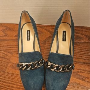 Forest Green closed toe heeled shoe